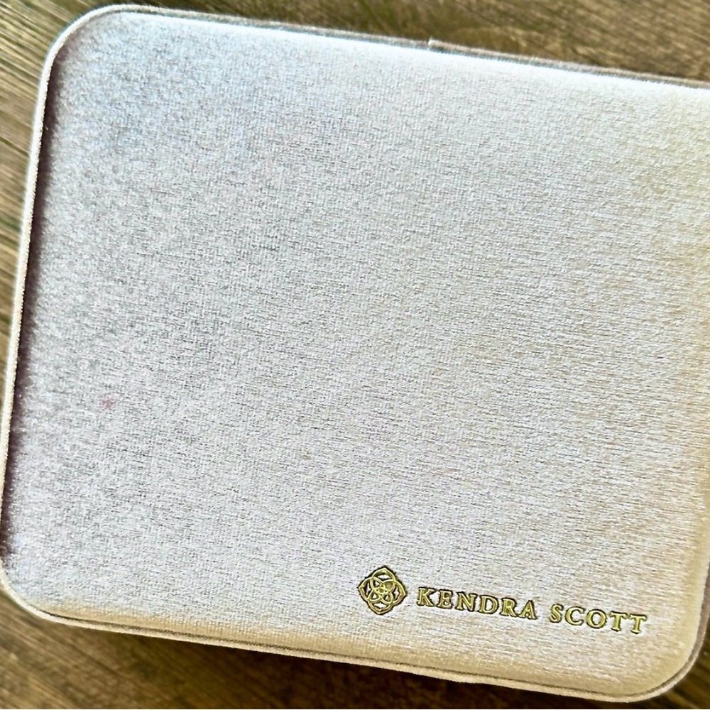 Kendra Scott Jewelry Case - Picture 6 of 6